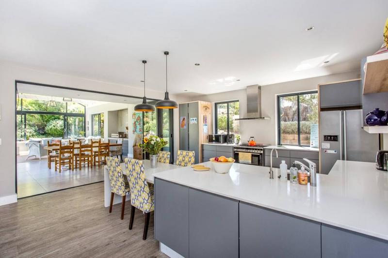 To Let 4 Bedroom Property for Rent in Tarragona Western Cape